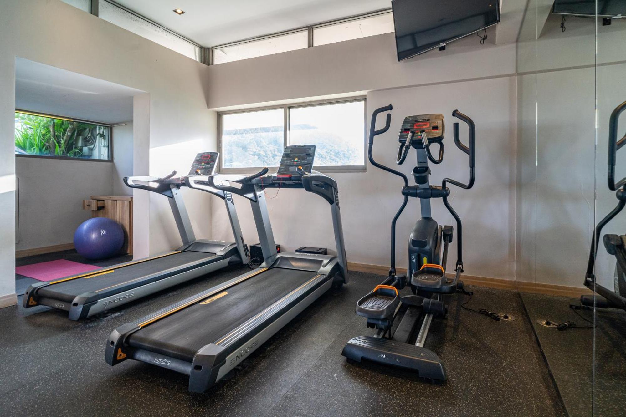 Journeyhub Phuket Patong Otel Dış mekan fotoğraf