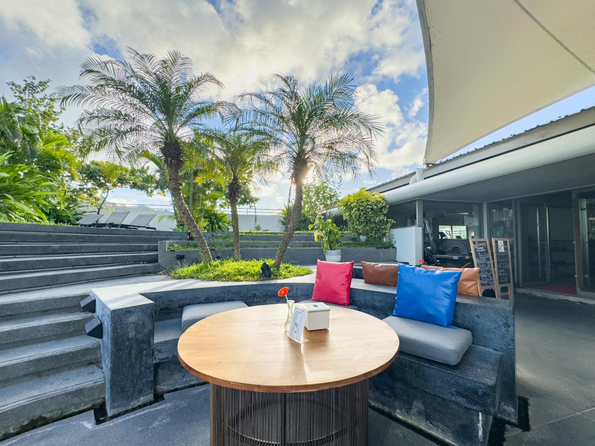 Journeyhub Phuket Patong Otel Dış mekan fotoğraf